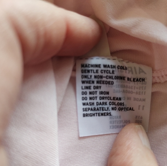 Girls Airism light pink t-shirt from Uniqlo - Picture 6 of 8